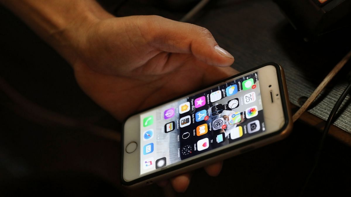 واردات و رجیستر گوشی‌های بالای ۳۰۰ یورو در ایران ممنوع شد