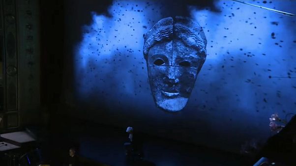 Un momento dell'opera "L'eterno straniero" Un momento dell'opera "L'eterno straniero"