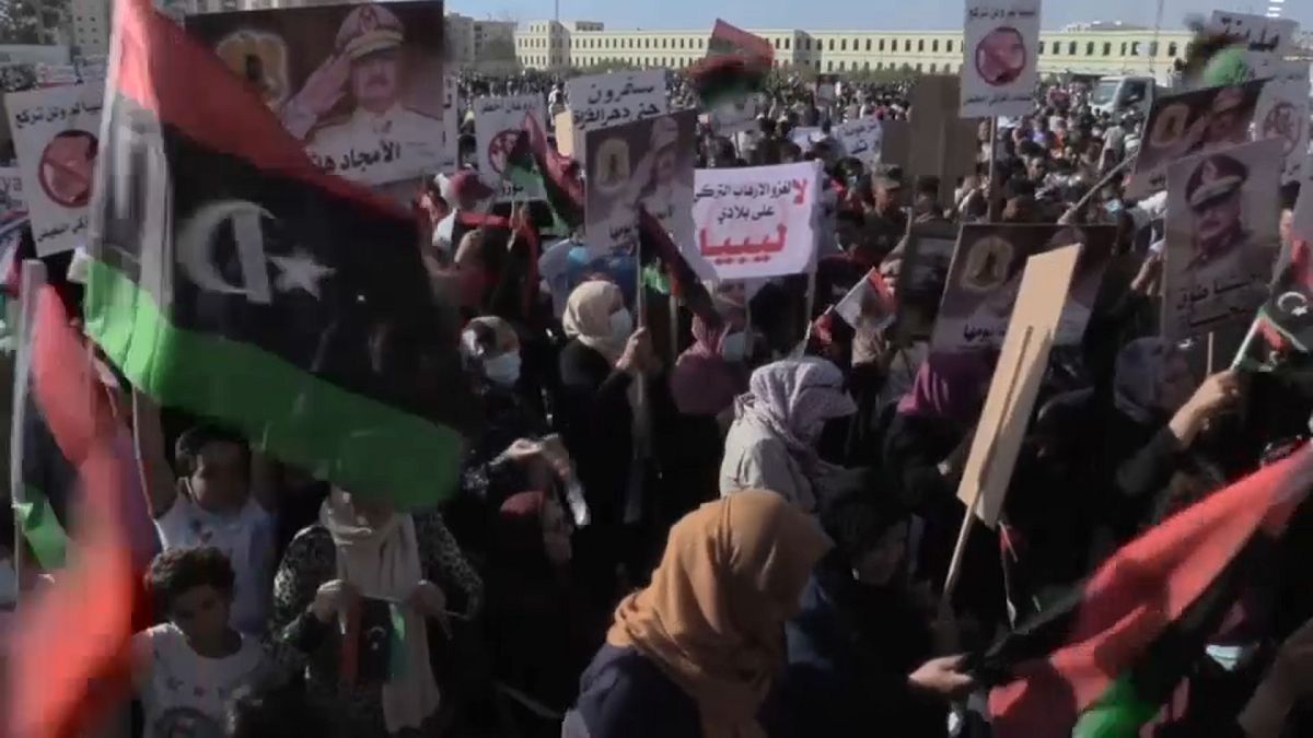 Libya'nın Bingazi kentinde Türkiye ve Cumhurbaşkanı Erdoğan karşıtı protesto