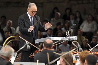 Ennio Morricone a conduzir a Orquestra Simfónica de Budapeste em 2009