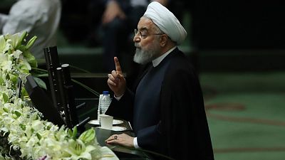 İran parlamentosu Cumhurbaşkanı Ruhani'yi sorguya çekecek