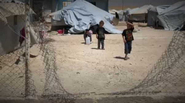 ISIS-Kinder europäischer Eltern kehren langsam aus Flüchtlingslagern zurück ISIS-Kinder europäischer Eltern kehren langsam aus Flüchtlingslagern zurück