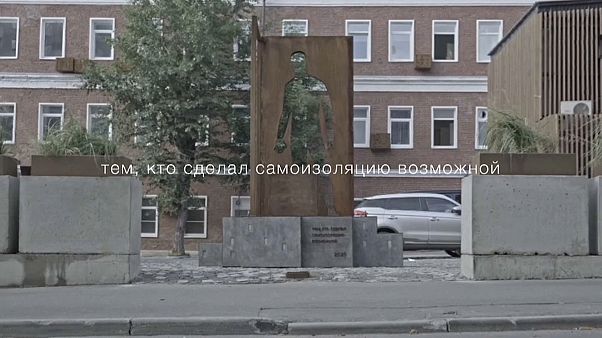 В Москве появился памятник курьерам В Москве появился памятник курьерам