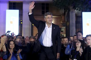 Líder social-democrata croata demite-se após derrota nas legislativas