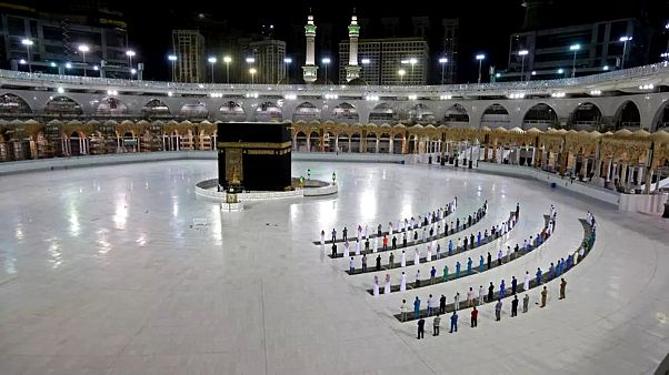 Covid-19 nedeniyle bu yıl sadece bin kişi ile yapılacak hac ibadeti için kayıtlar başladı Covid-19 nedeniyle bu yıl sadece bin kişi ile yapılacak hac ibadeti için kayıtlar başladı