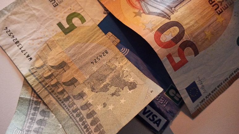 Cashback Cashless Pro E Contro Della Lotta Al Contante Euronews