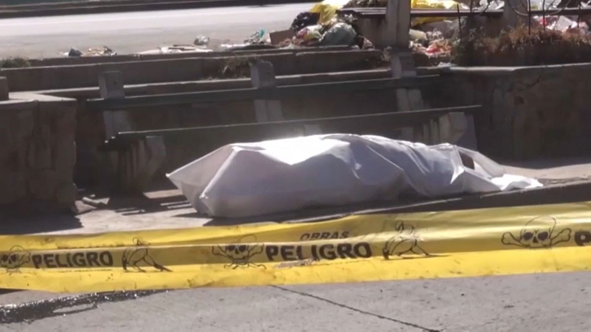 Cadáveres abandonados en las calles de Cochabamba, en Bolivia