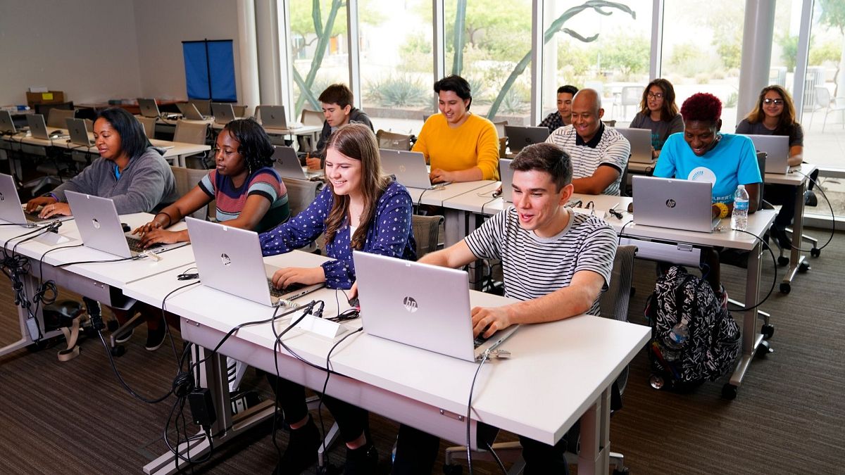 آمریکا ویزای دانشجویان خارجی که کلاس‌هایشان تماما آنلاین شده را لغو می‌کند