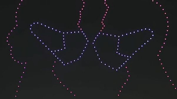 Ν.Κορέα: Εκατοντάδες drones για ένα μήνυμα συμπαράστασης Ν.Κορέα: Εκατοντάδες drones για ένα μήνυμα συμπαράστασης