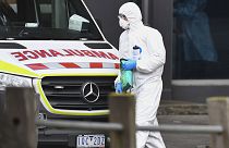 Membre des services de santé d'urgence dans un quartier de Melbourne, cluster de cas de Covid-19, le 6 juillet 2020