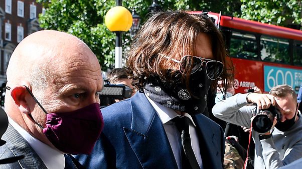 Johnny Depp a Sun ellen indított rágalmazási peren, 2020. július 7-én Johnny Depp a Sun ellen indított rágalmazási peren, 2020. július 7-én