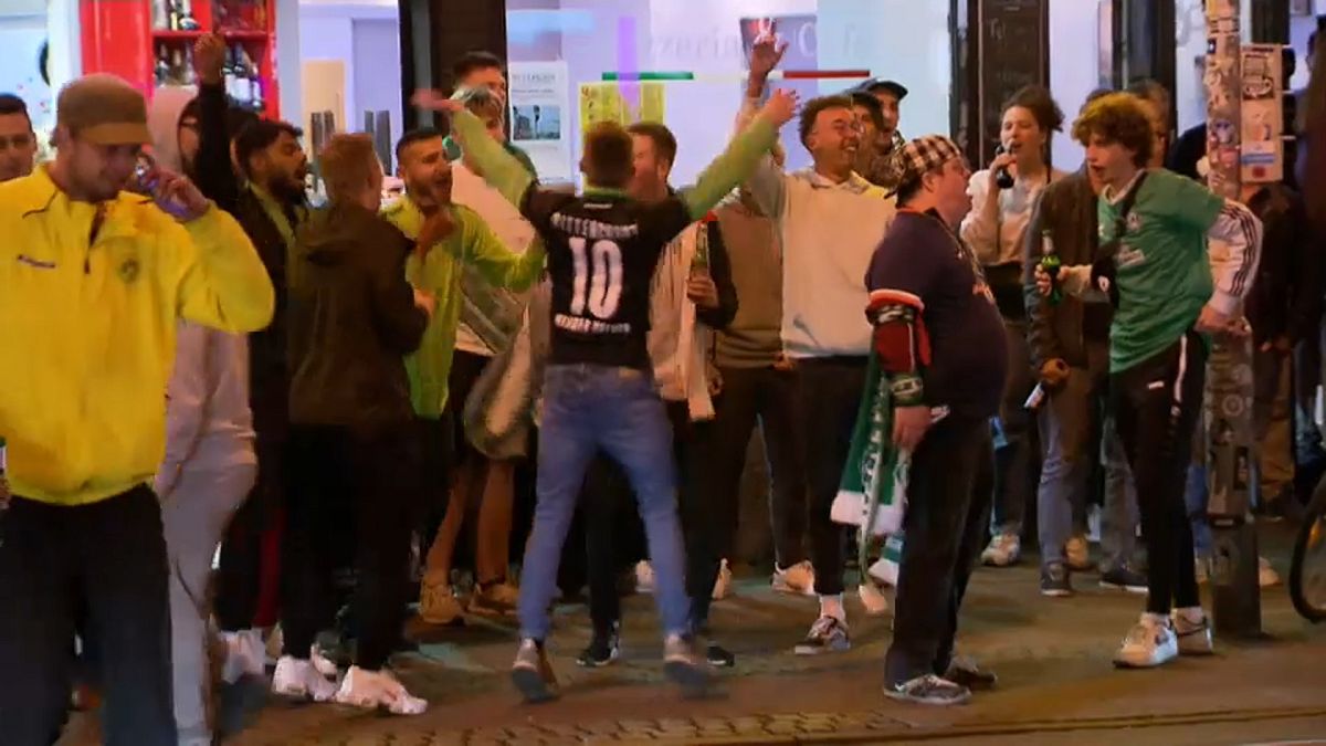 Werder-Fans feiern Klassenerhalt in Bremen