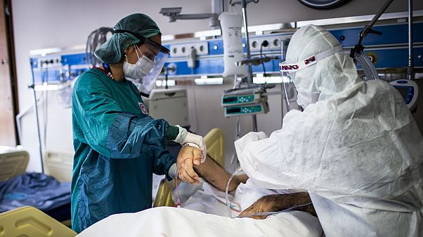 Türkiye'de Covid-19 salgını Türkiye'de Covid-19 salgını