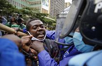 Protesto em Nairóbi acaba com dezenas de detenções