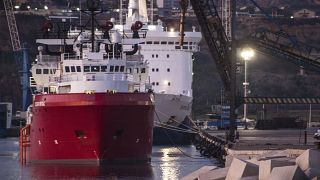 Die "Ocean Viking" im Hafen von Porto Empedocle
