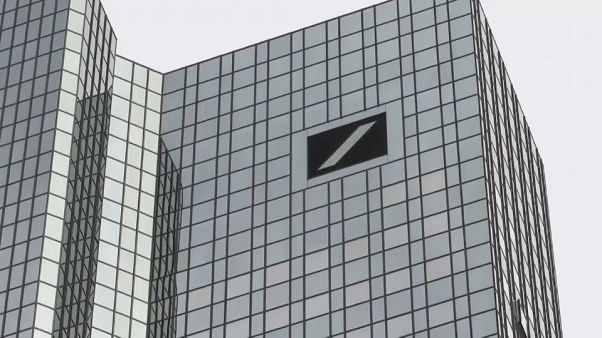 Usa: Deutsche Bank punita con 150 milioni di dollari per i rapporti con il pedofilo Epstein Usa: Deutsche Bank punita con 150 milioni di dollari per i rapporti con il pedofilo Epstein