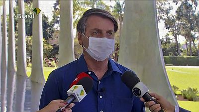 El positivo de Bolsonaro desata una batalla en las redes entre partidarios y detractores