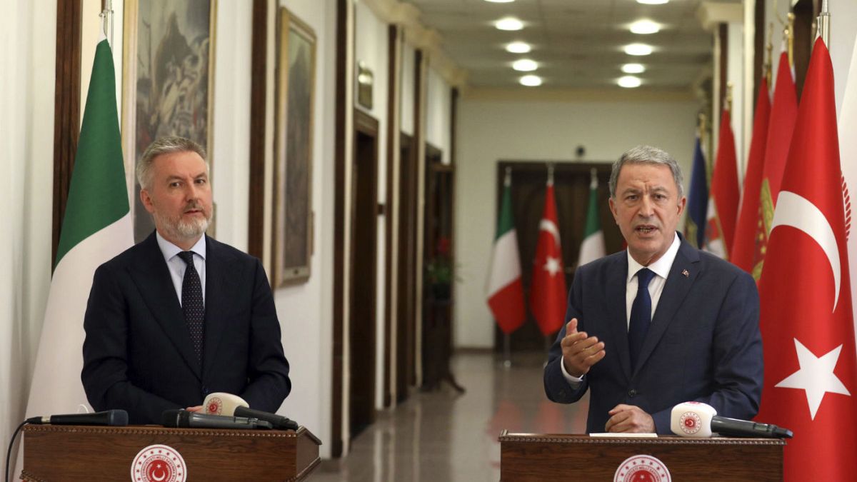 Ταξίδι - αστραπή του Ιταλού υπουργού Άμυνας στην Τουρκία