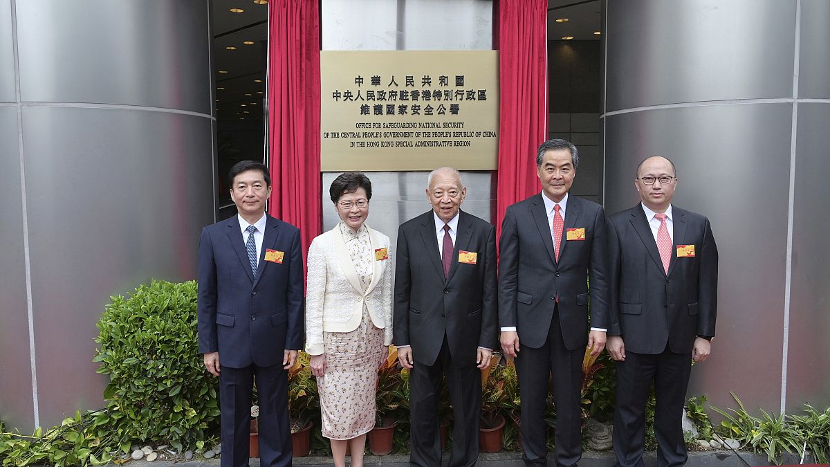 شاهد: كاري لام تعتبر افتتاح المكتب الصيني للأمن القومي في هونغ كونغ حدثا تاريخيا