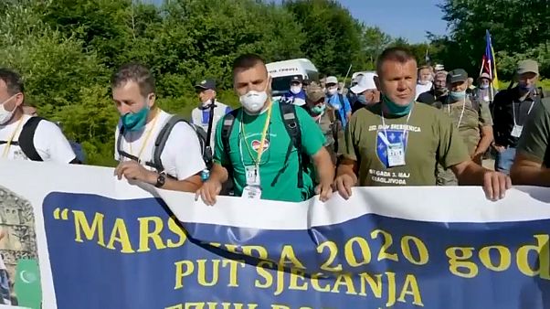 Srebrenica: Überlebende des Massakers nehmen an Friedensmarsch teil Srebrenica: Überlebende des Massakers nehmen an Friedensmarsch teil