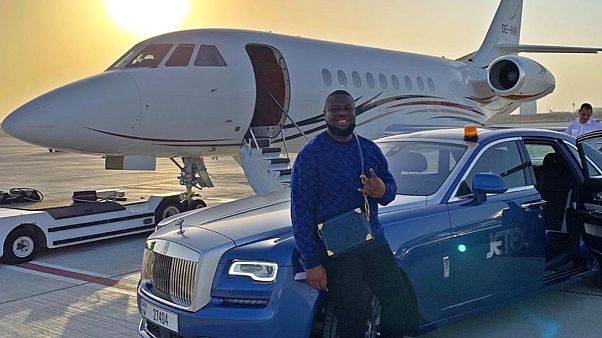 Hushpuppi néhány vagyontárgyával Hushpuppi néhány vagyontárgyával