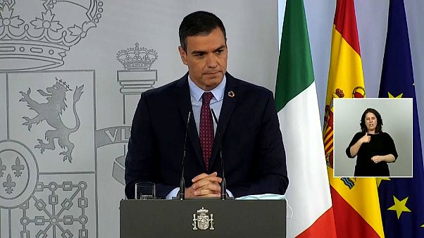 Sánchez asegura que las noticias sobre el rey Juan Carlos "perturban a todos" Sánchez asegura que las noticias sobre el rey Juan Carlos "perturban a todos"