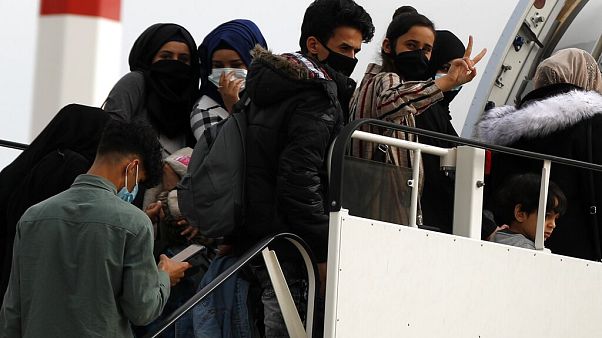 Αθήνα: Αναχώρηση 24 ασυνόδευτων ανηλίκων από τους συνολικά 100 για τη Φινλανδία Αθήνα: Αναχώρηση 24 ασυνόδευτων ανηλίκων από τους συνολικά 100 για τη Φινλανδία