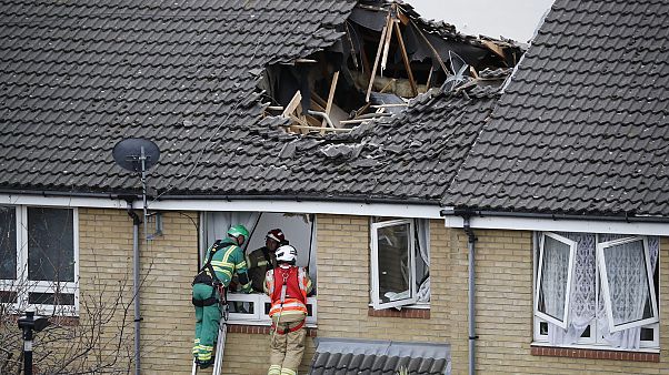 Londra'da inşaatta kullanılan vinç iki evin üzerine düştü: 1 kişi öldü, 4 kişi yaralandı Londra'da inşaatta kullanılan vinç iki evin üzerine düştü: 1 kişi öldü, 4 kişi yaralandı