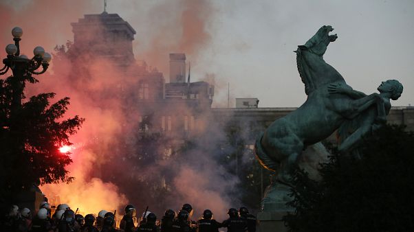 Une autre journée de protestation contre le président serbe et sa gestion de la pandémie de Covid-19 Une autre journée de protestation contre le président serbe et sa gestion de la pandémie de Covid-19