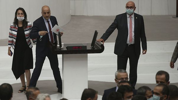 Barolara ilişkin kanun teklifi TBMM Genel Kurulu'nda Barolara ilişkin kanun teklifi TBMM Genel Kurulu'nda