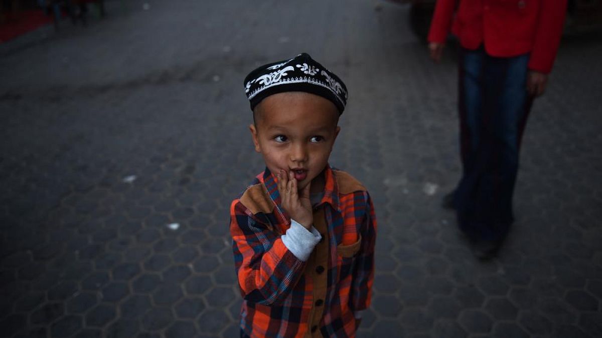 Doğu Türkistan'ın Hoten kentinde bir Uygur çocuk 