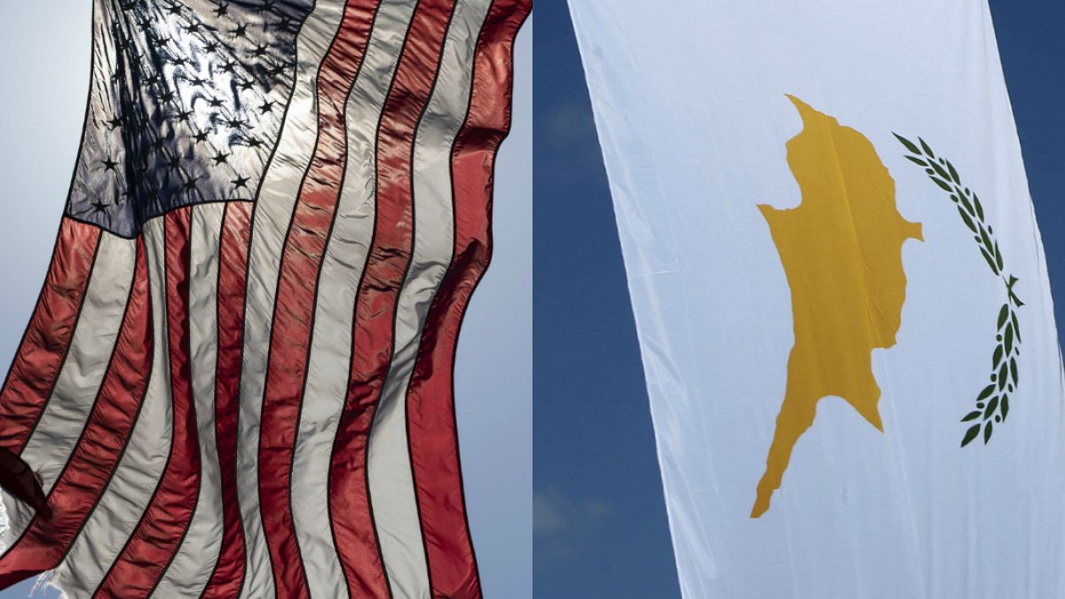 ABD ve Kıbrıs bayrakları 