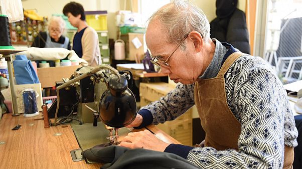Japonya'da Covid-19'dan dolayı şirketler çalışanlarını erken emekliliğe teşvik ediyor Japonya'da Covid-19'dan dolayı şirketler çalışanlarını erken emekliliğe teşvik ediyor