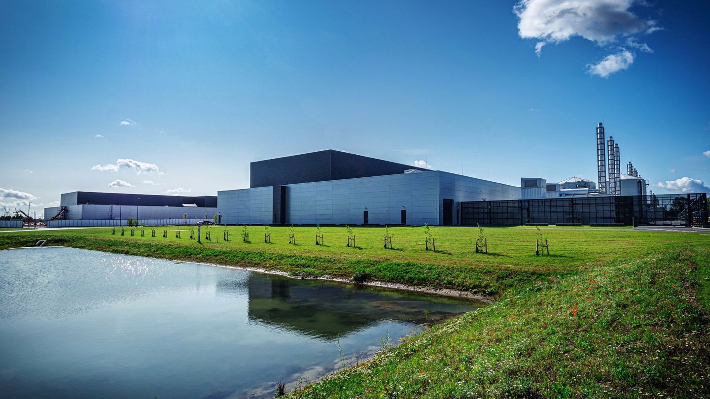 Facebook data centre donates excess heat to warm 7,000 Danish homes |  Euronews