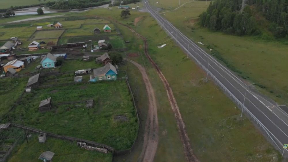 Des tranchées autour d'un village en Sibérie pour stopper le Covid-19