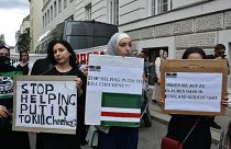 Avusturya'da Çeçen muhaliflerin eylemi: "Putin'in Çeçenleri öldürmesine yardım edilmesin"