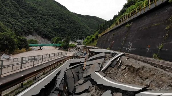 Mau tempo provoca estragos no Japão Mau tempo provoca estragos no Japão