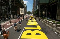 شعار «جان سیاه‌پوست ارزش دارد» کف خیابان مشرف به برج ترامپ نقش بست