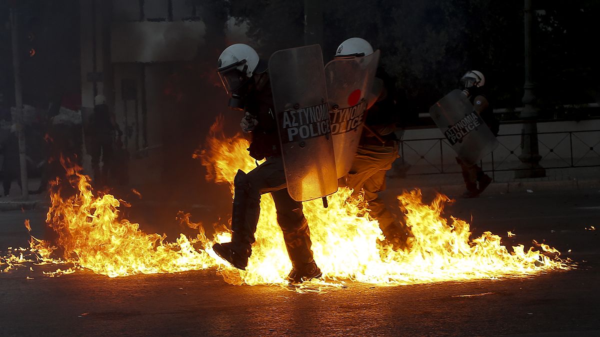 Επεισόδια, τραυματισμοί και συλλήψεις στο κέντρο της Αθήνας