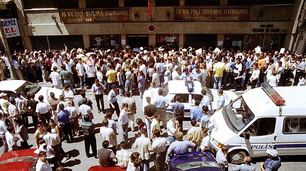 Türkiye'de işsizlik oranı nisanda 0,2 puan azalışla yüzde 12,8 oldu Türkiye'de işsizlik oranı nisanda 0,2 puan azalışla yüzde 12,8 oldu