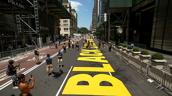 Trump Tower önüne Black Lives Matter (Siyahilerin Hayatı Önemli) yazıldı Trump Tower önüne Black Lives Matter (Siyahilerin Hayatı Önemli) yazıldı