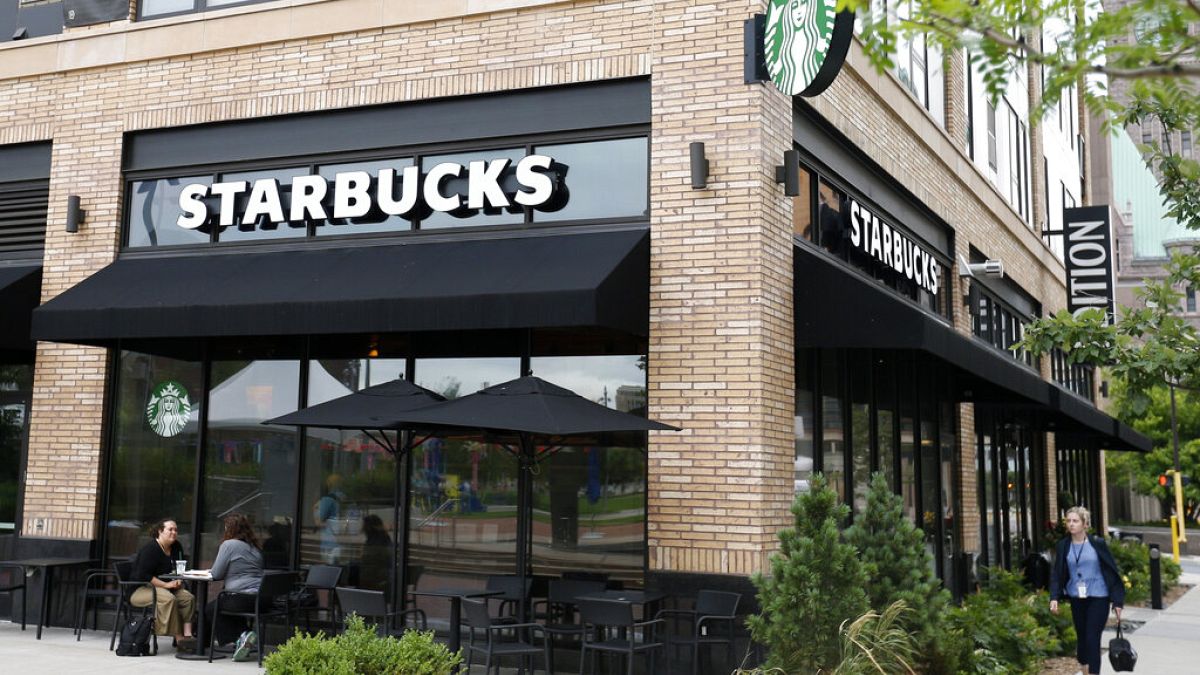 ABD'de Starbucks çalışanı, başörtülü kızın bardağına IŞİD yazdı; konu mahkemeye taşındı