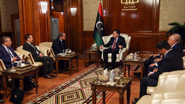 رئيس وزراء حكومة الوفاق الليبي المعترف بها من قبل الأمم المتحدة فايز السراج ووزير الخارجية الجزائري صبري بوقادوم رئيس وزراء حكومة الوفاق الليبي المعترف بها من قبل الأمم المتحدة فايز السراج ووزير الخارجية الجزائري صبري بوقادوم