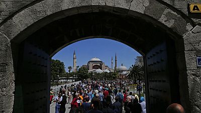 Danıştay kararı sonrası Ayasofya önünde sevinç gösterisi