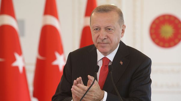 Cumhurbaşkanı Erdoğan Ayasofya'nın ibadete açılması kararını imzaladı Cumhurbaşkanı Erdoğan Ayasofya'nın ibadete açılması kararını imzaladı