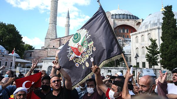 Yunanistan'dan Ayasofya kararına tepki: Bütün uygar dünyaya karşı bir provokasyon Yunanistan'dan Ayasofya kararına tepki: Bütün uygar dünyaya karşı bir provokasyon