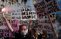 Paris'te kadınlardan hükümet karşıtı eylem