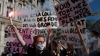 Paris'te kadınlardan hükümet karşıtı eylem