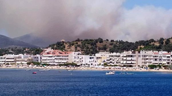 Εκκενώθηκε προληπτικά οικισμός στην Κάρυστο λόγω πυρκαγιάς Εκκενώθηκε προληπτικά οικισμός στην Κάρυστο λόγω πυρκαγιάς
