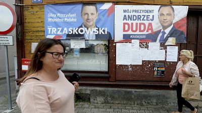 Polónia indecisa entre Rafał Trzaskowski e Andrezj Duda